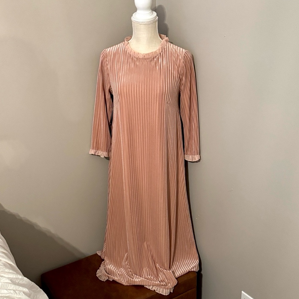 Dainty Jewell’s soft pink dress